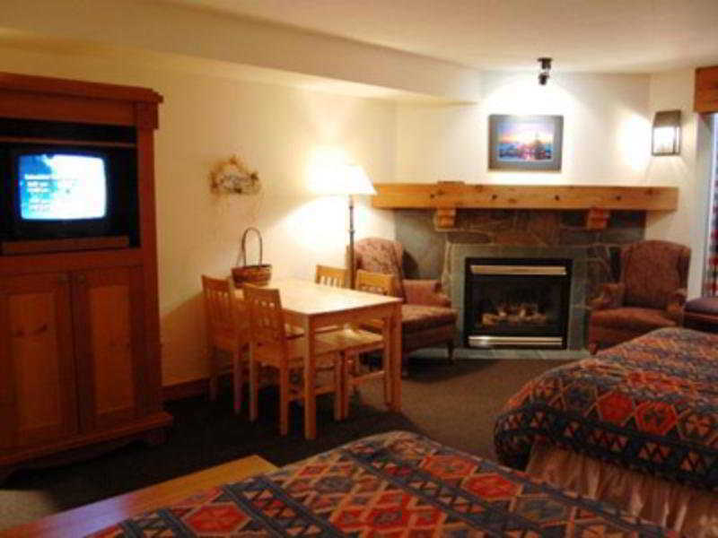 White Crystal Inn Big White Ski Resort Экстерьер фото